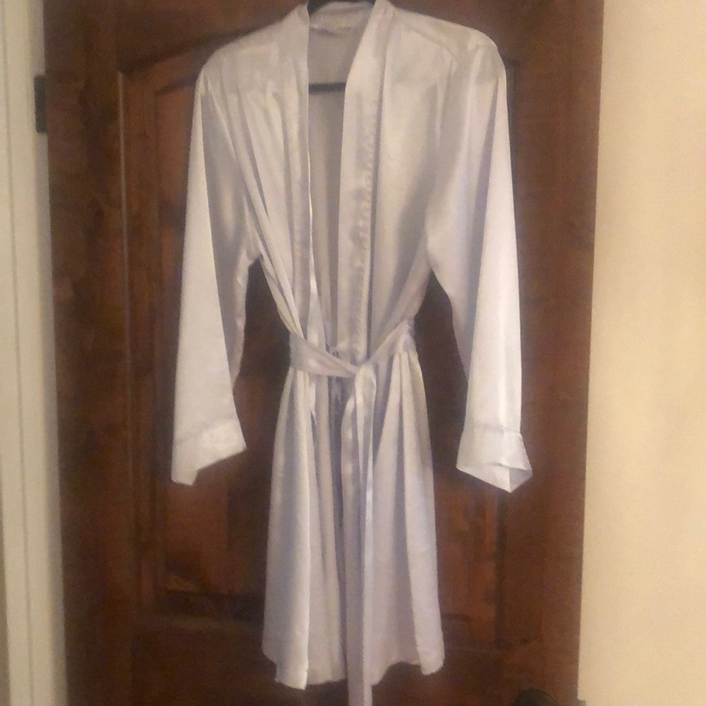 MORGAN Taylor Intimates powder blue satin robe EUC